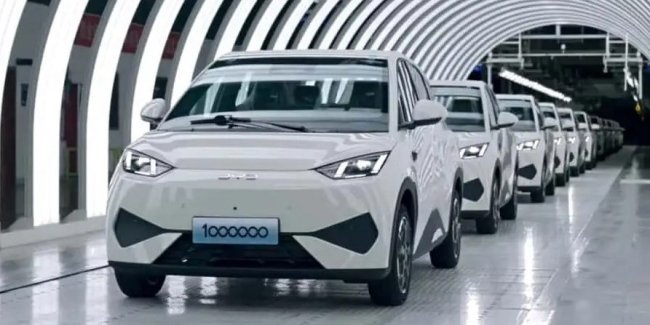 Електромобілі Tesla займають провідні позиції у світових продажах.