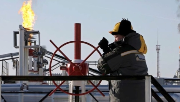 Росія нарощує поставки нафти до історичного максимуму, незважаючи на зниження вартості – Bloomberg