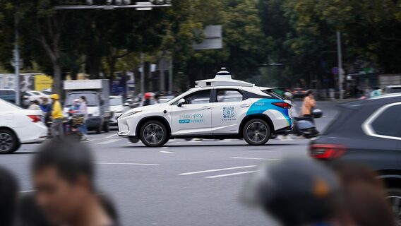 Uber разом з китайською Pony.ai запустять 2000 роботаксі у 5 містах Європи. Яке місто стало першим 