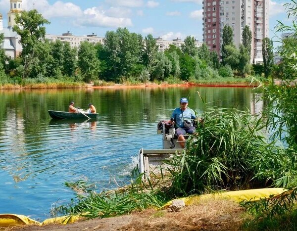 Очищення озера Кирилівського та Сирецького струмка: розпочато новий етап робіт