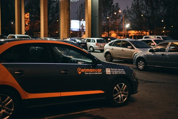 Коли подобова оренда авто у Києві вигідніша за таксі