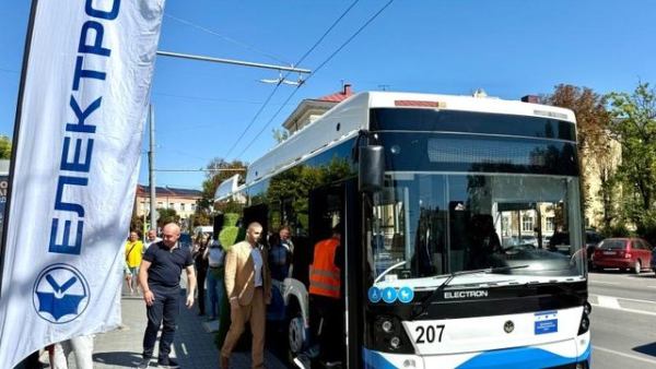 Тернопіль за допомогою Європейського інвестиційного банку осучаснив чотири дитячі садки та закупив 17 тролейбусів, витративши 10,5 млн євро.