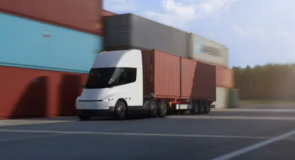 Tesla Semi: європейська версія з запасом ходу 550 км та швидкісною зарядкою