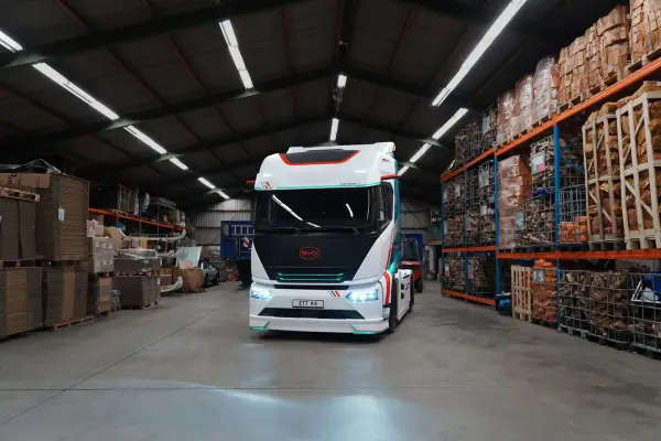 BYD презентував флагманський електричний вантажний автомобіль з запасом ходу 600 км та супершвидкою зарядкою