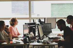 Як поводитися на роботі: заборони та правила етикету