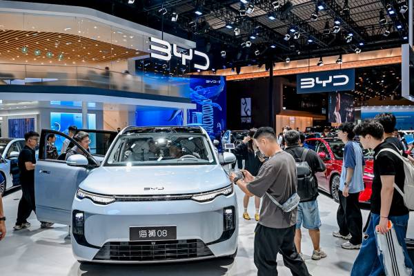 BYD випустив новий флагманський позашляховик, отримавши понад 12 тисяч замовлень за добу