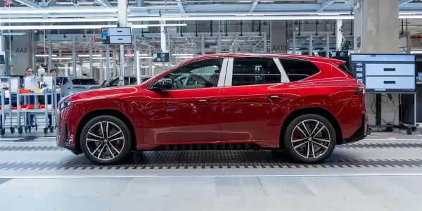 BMW прискорює постачання iX3 в США на тлі зростання попиту