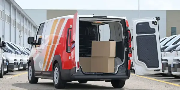 Kia постачає 200 електричних фургонів PV5 для поштових перевезень