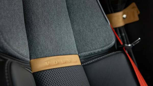 Volvo відзначає століття випуском ексклюзивного електричного тягача