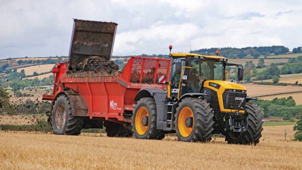 Власник JCB Fastrac ділиться враженнями від роботи з 6300