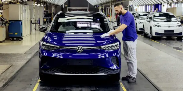 Volkswagen скоротить 100 тисяч робочих місць та може зупинити виробництво електромобілів на чотирьох заводах