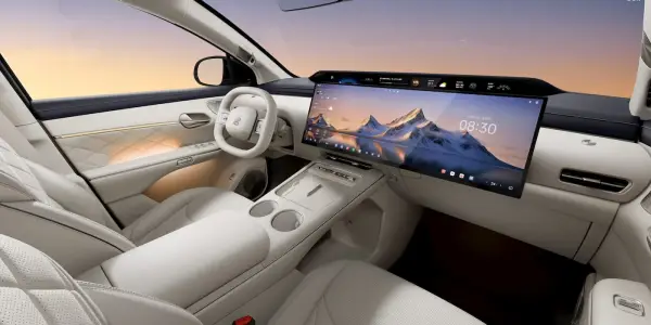 BYD представив високотехнологічний салон 5-місного SUV з двома величезними екранами понад 30 дюймів