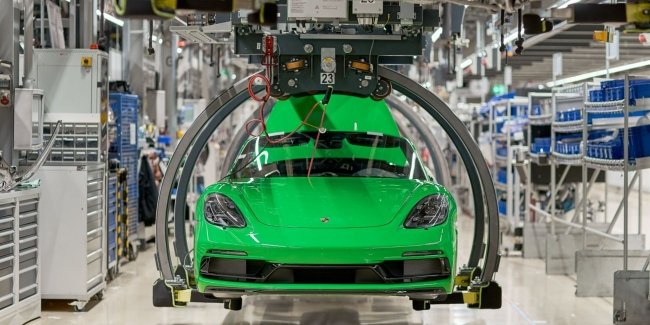 Porsche втрачає Китай: дилери закриваються, продажі впали на чверть за рік