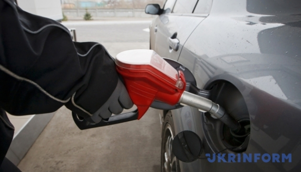 Росія втретє продовжила тимчасову заборону на експорт бензину