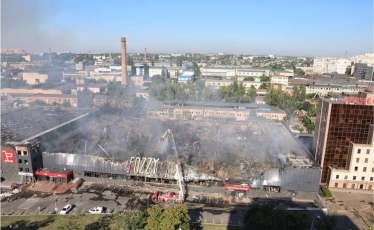 В Одесі після російської ракетної атаки згорів супермаркет Fozzy. Компанія оцінює збитки в сотні мільйонів гривень /Фото 2