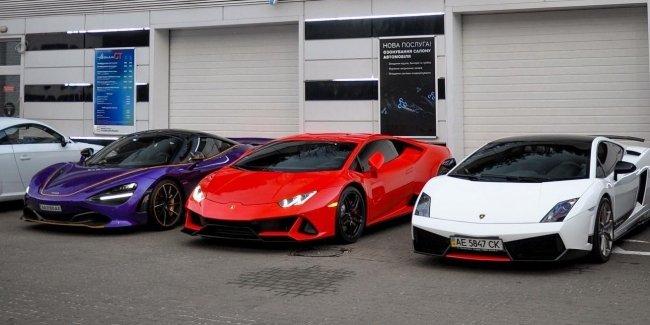 В Україні різко обвалився попит на люксові авто