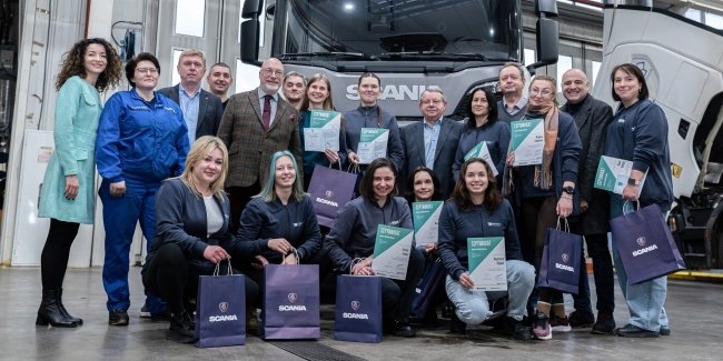 Як в Україні готують механікинь для роботи з електричними вантажівками