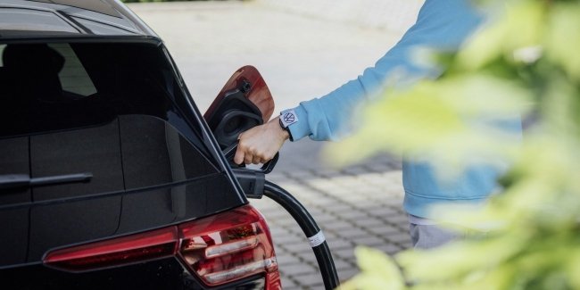 Реалізація електрокарів в ЄС уперше перевершила автівки з двигунами на бензині