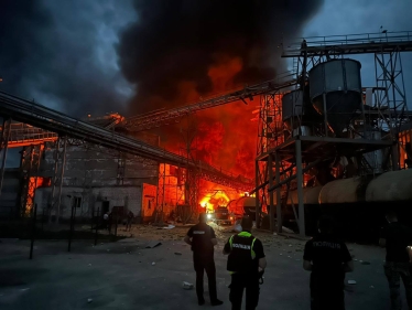 Росіяни вночі вдарили ракетами по промисловому обʼєкту на Полтавщині, є загиблі (фото) /Фото 1